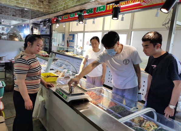 长春市市场监督管理局长春新区分局开展中秋节前计量检查